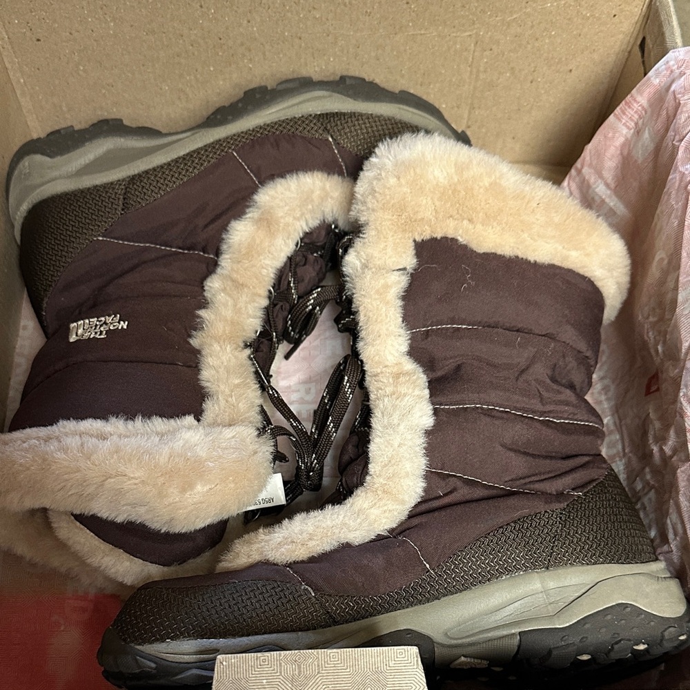 The North Face Nuptse Fur Winter Boots Women 7.5 w/Box - Picture 9 of 11